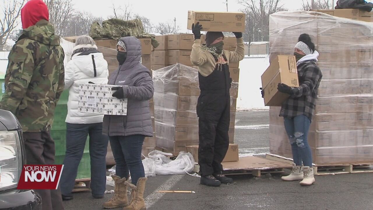 Mike Gallmeier Foundation and WOFB host frigid food distribution